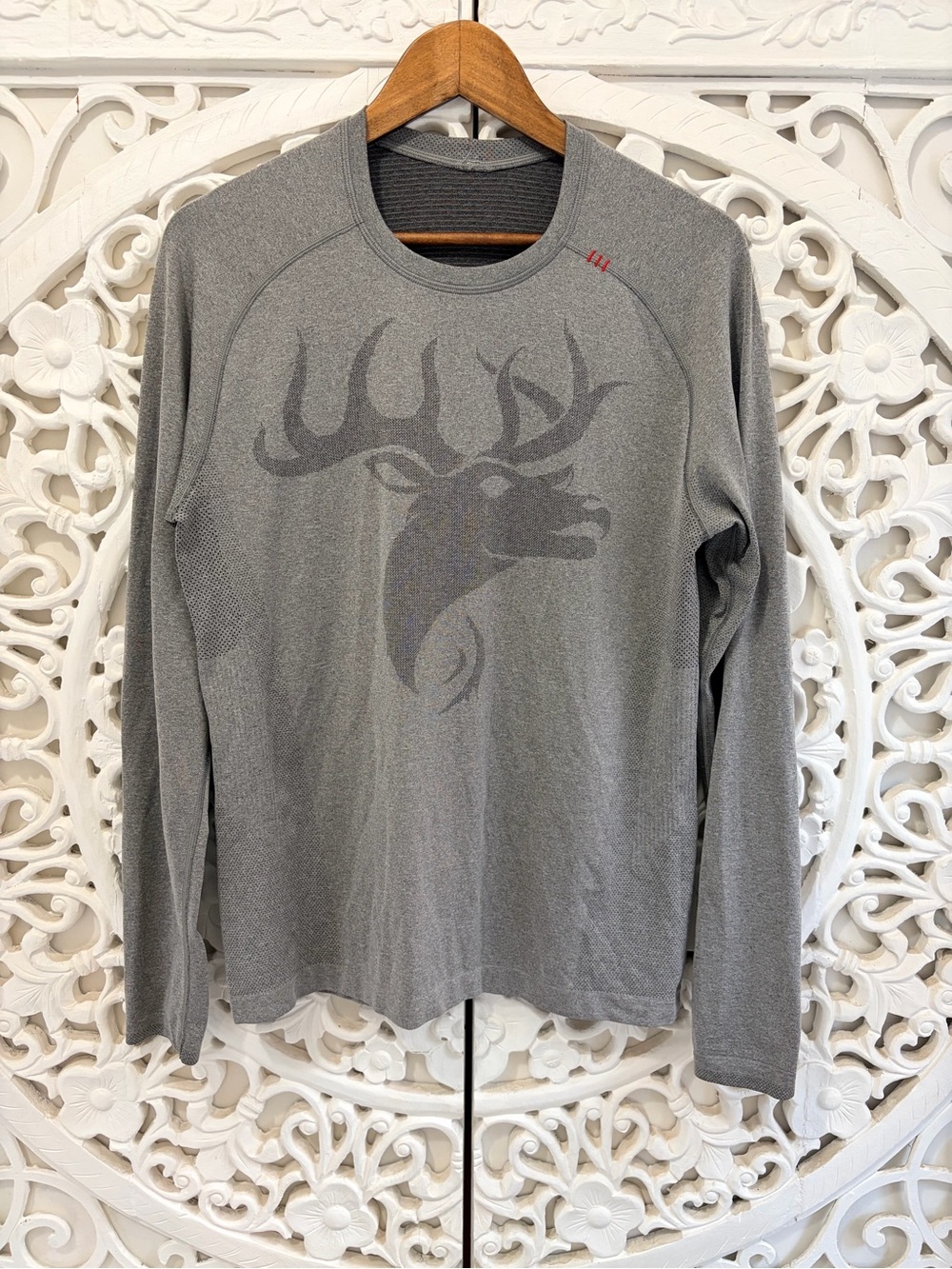 Lululemon Men’s Grey Seamless Long Sleeve Deer Graphic Shirt Medium